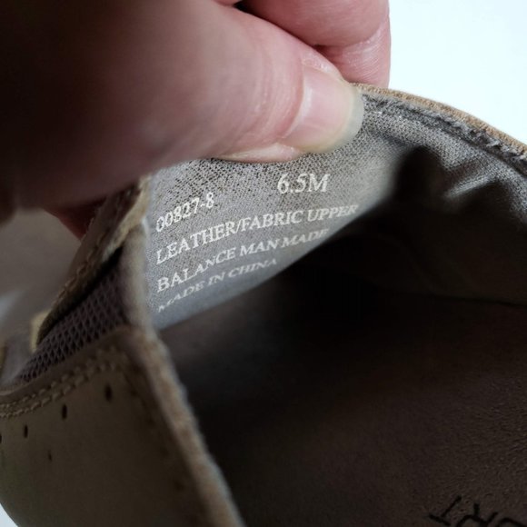 5.5 - 6 NATURALSPORT genuine LEATHER cream grey gray slides slip on - Picture 7 of 7